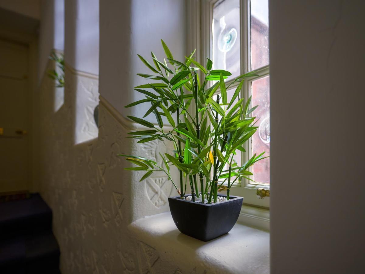 Pass The Keys Historic Ramsay Garden Apt With Balcony Views Edinburgh Ngoại thất bức ảnh