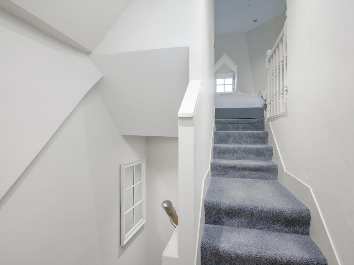 Pass The Keys Historic Ramsay Garden Apt With Balcony Views Edinburgh Ngoại thất bức ảnh