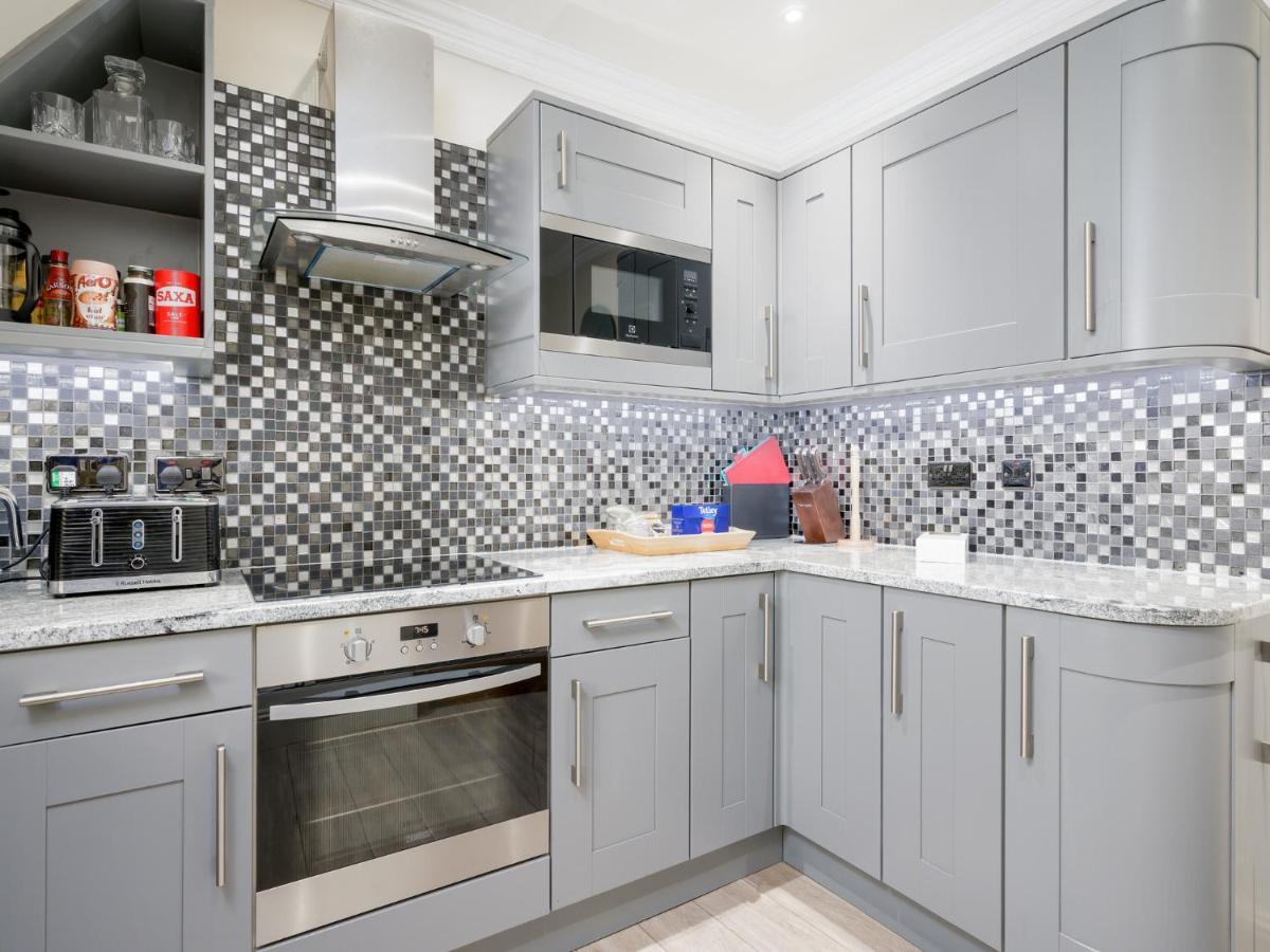 Pass The Keys Historic Ramsay Garden Apt With Balcony Views Edinburgh Ngoại thất bức ảnh
